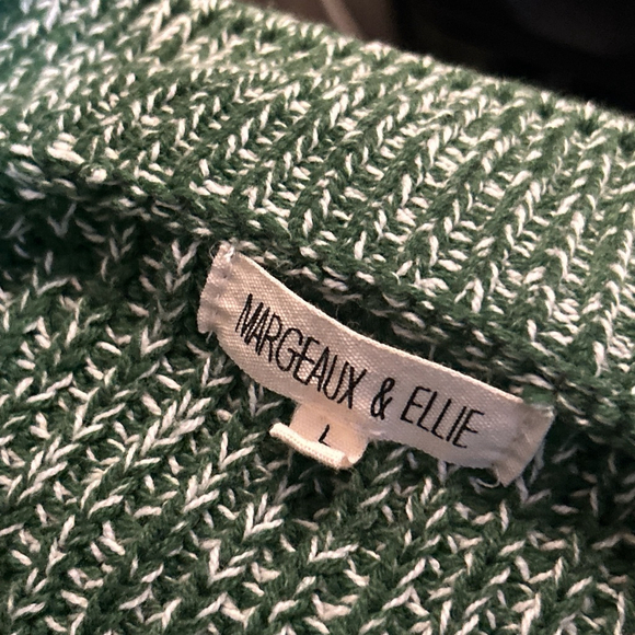 Margeaux & Ellie Green V Neck Sweater Size Large - Picture 4 of 6